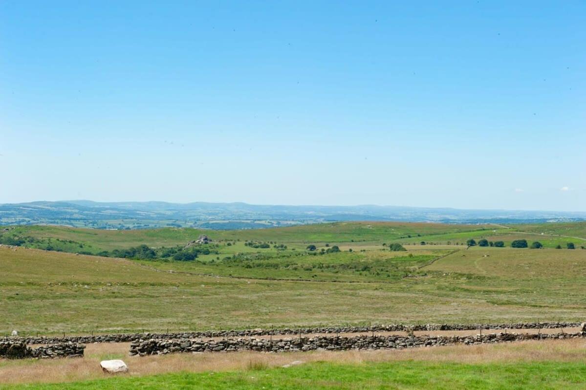 Dartmoor Barn On North Hessary Tor Vila Yelverton Exterior foto