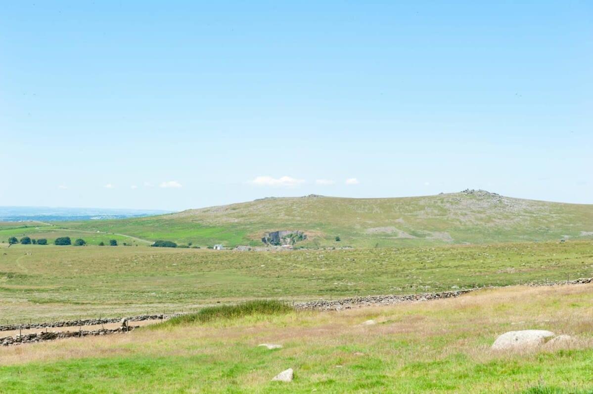 Dartmoor Barn On North Hessary Tor Vila Yelverton Exterior foto